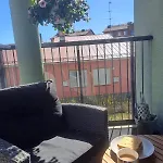 65m2, Airport 3km, Private Parking, Sauna