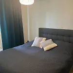 65m2, Airport 3km, Private Parking, Sauna