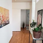 65m2, Airport 3km, Private Parking, Sauna Апартаменты *