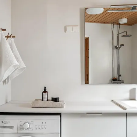 3 Rooms, Airport 3km, Private Parking, Sauna Apartment