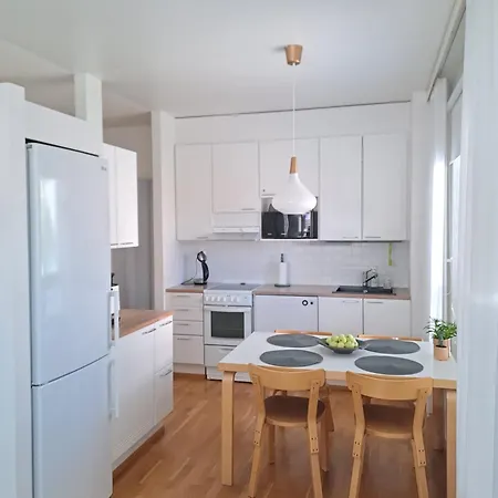 Bright Apartment, Airport 3km, Private Parking, Sauna アパート ヴァンター
