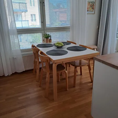 Bright Apartment, Airport 3km, Private Parking, Sauna