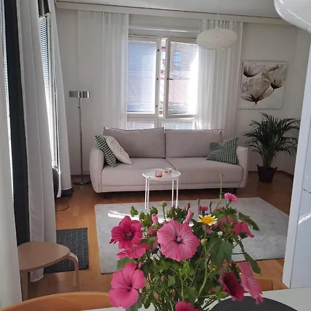 65m2, Airport 3km, Private Parking, Sauna