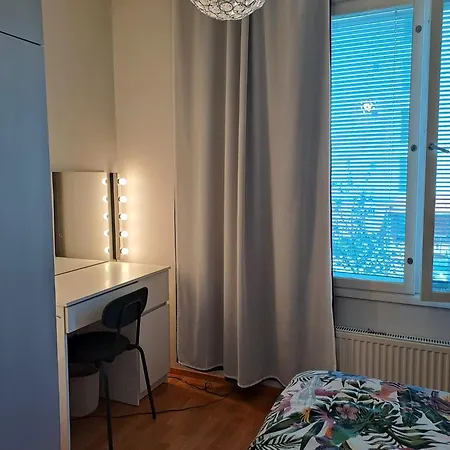 3 Rooms, Airport 3km, Private Parking, Sauna * Vantaa