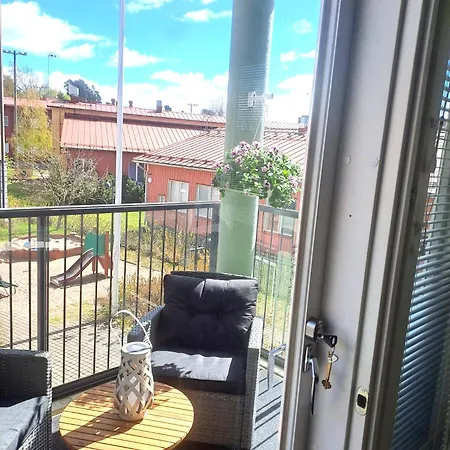 65m2, Airport 3km, Private Parking, Sauna