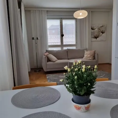 Cozy Apartment, Airport 3km, Private Parking, Sauna Lejlighed *