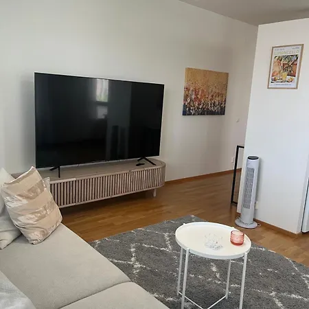 3 Rooms, Airport 3km, Private Parking, Sauna Apartment *