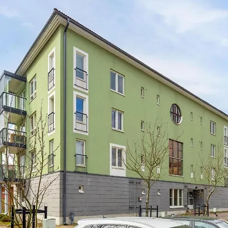 Bright Apartment, Airport 3km, Private Parking, Sauna