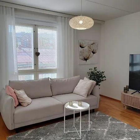 3 Rooms, Airport 3km, Private Parking, Sauna Apartment Vantaa