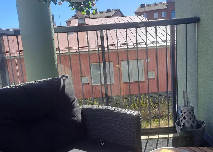 Cozy Apartment, Airport 3km, Private Parking, Sauna