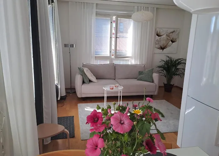 Cozy Apartment, Airport 3km, Private Parking, Sauna