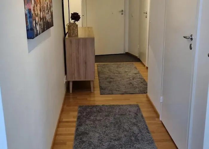 Cozy Apartment, Airport 3km, Private Parking, Sauna Вантаа