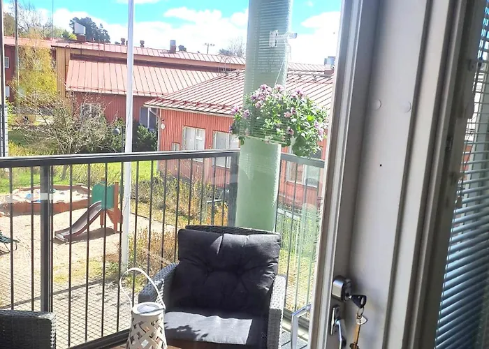 Cozy Apartment, Airport 3km, Private Parking, Sauna