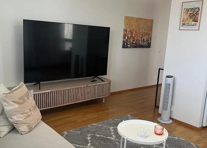 Cozy Apartment, Airport 3km, Private Parking, Sauna Апартаменты *