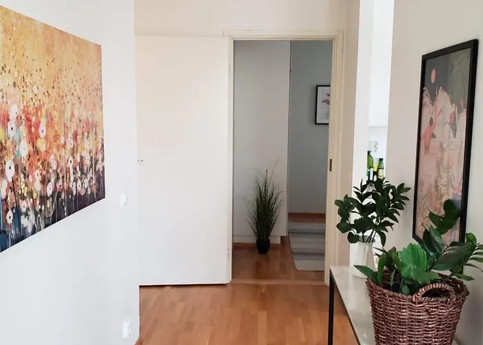 Cozy Apartment, Airport 3km, Private Parking, Sauna Апартаменты *