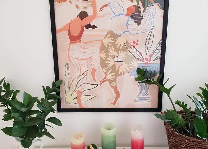 Cozy Apartment, Airport 3km, Private Parking, Sauna